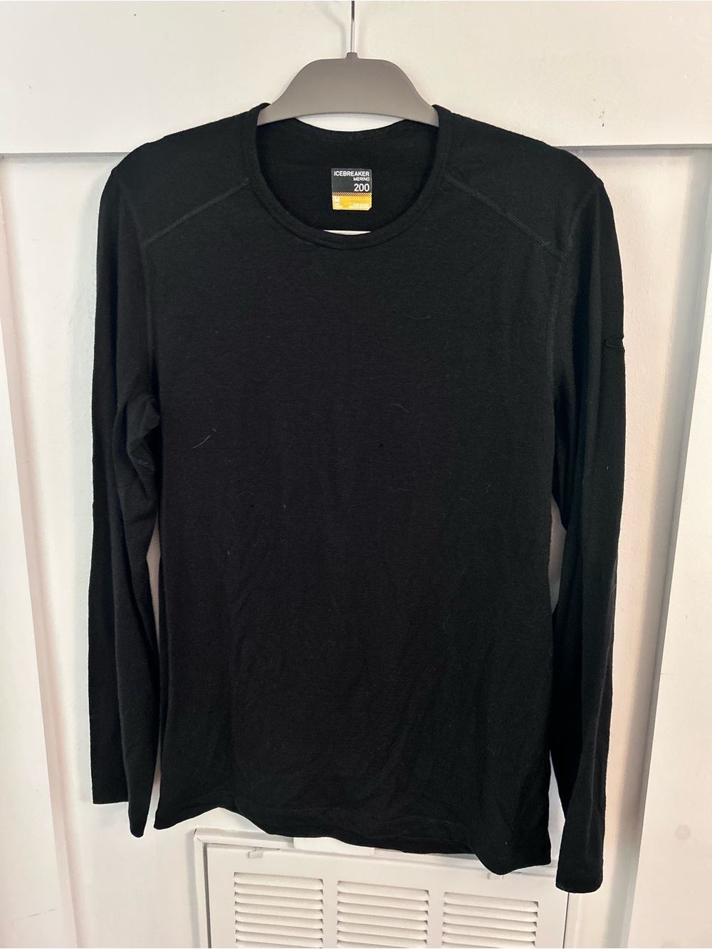 Icebreaker Men’s Black 200 Crew Long Sleeve Merino Shirt
